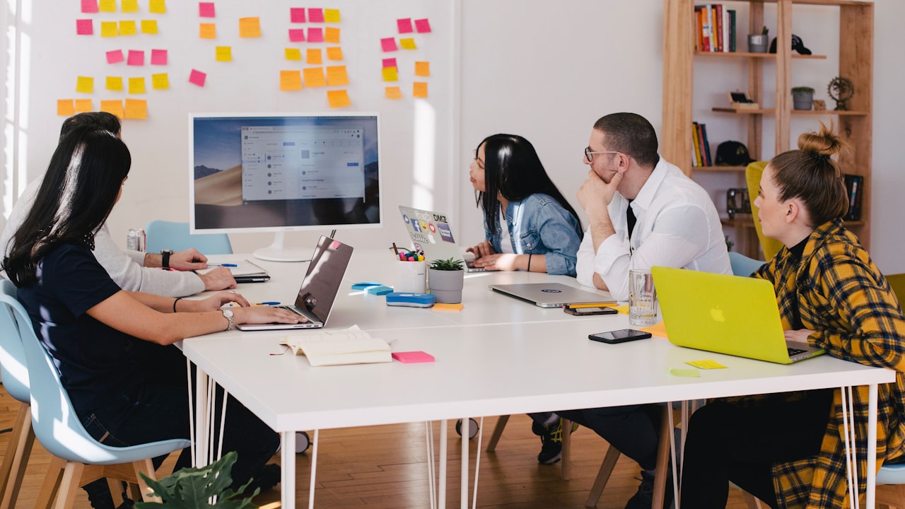 Startup support as a growth lever and product feedback channel